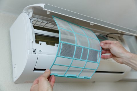 Producenci urządzeń klimatyzacyjnych dostosowanych do budynków mieszkalnych, bądź biur starają się, aby urządzenia dopuszczone przez nich do użytku działały bezawaryjnie. Jednakże, należy mieć na uwadze że są to tylko urządzenia, dlatego mogą zacząć praco